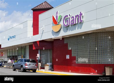 Shop at your local Giant Food at 9400 Fairfax Boulevard in Fairfax, VA for the best grocery selection, quality, & savings. Visit our pharmacy & gas station for great deals and rewards. Skip to content. Return to Nav. Giant Food . 9400 Fairfax Boulevard Fairfax Circle Fairfax, VA 22031 US. Store Phone: (703) 359-2584 (703) 359-2584. Get Store Directions. Join …